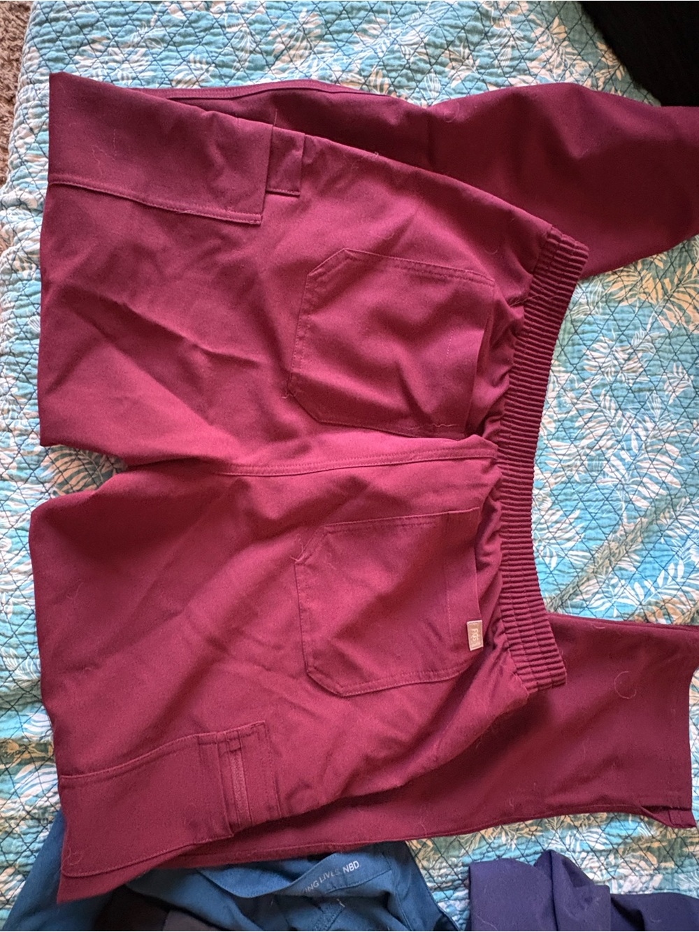 Burgundy figs set (2 pants one top)